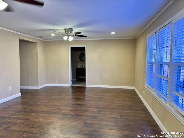 1402 Tyler Beeville, TX 78012