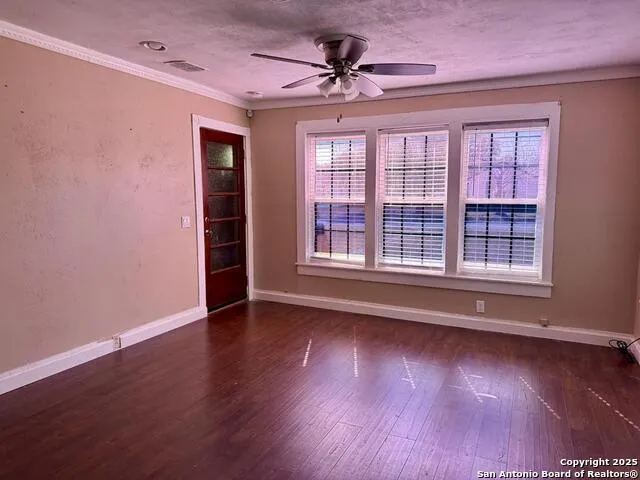 1402 Tyler Beeville, TX 78012