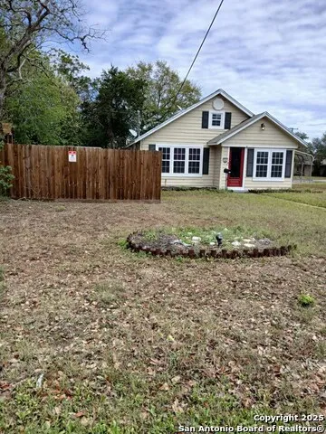 1402 Tyler Beeville, TX 78012