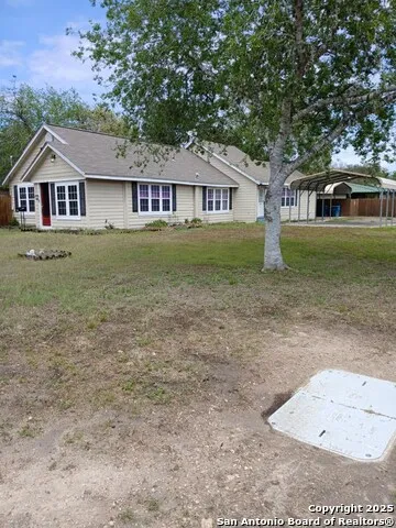 1402 Tyler Beeville, TX 78012