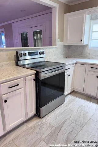 1402 Tyler Beeville, TX 78012