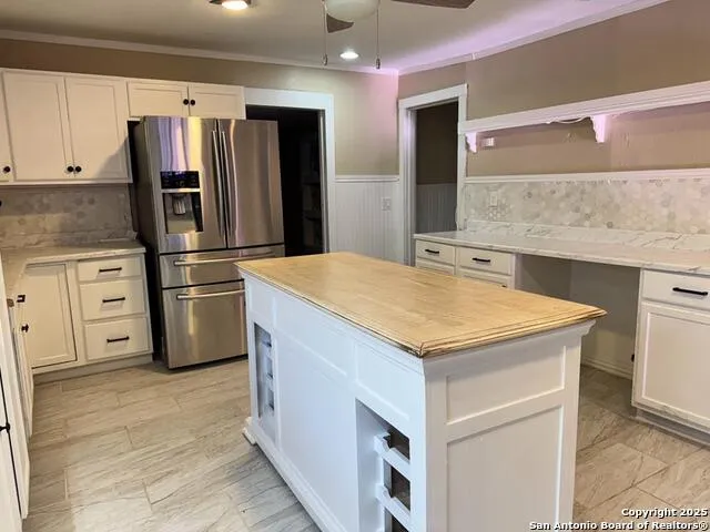 1402 Tyler Beeville, TX 78012