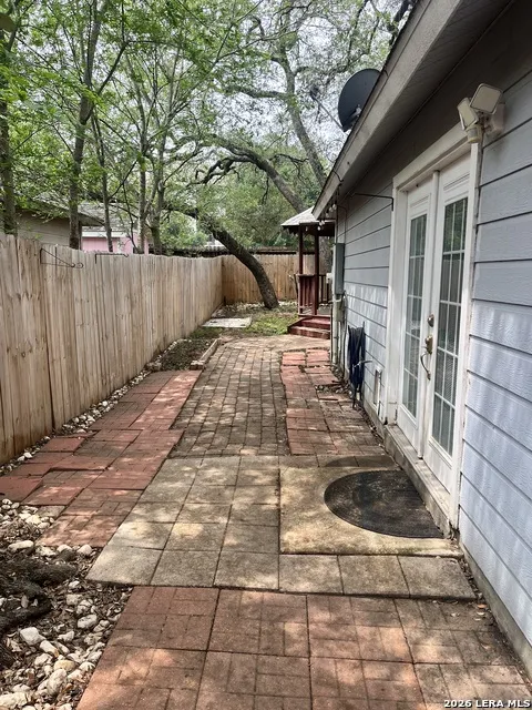 16131 IKE LN Selma, TX 78154