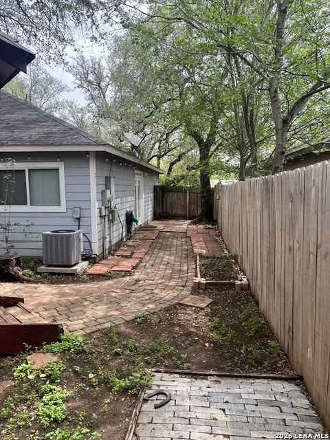 16131 IKE LN Selma, TX 78154