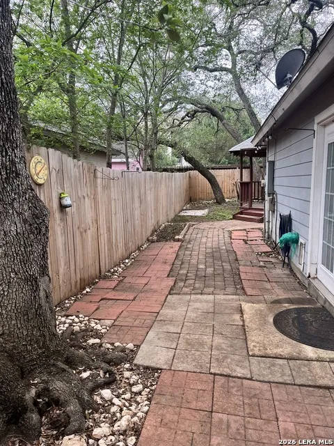 16131 IKE LN Selma, TX 78154