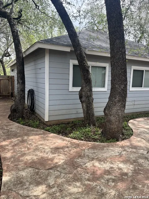 16131 IKE LN Selma, TX 78154
