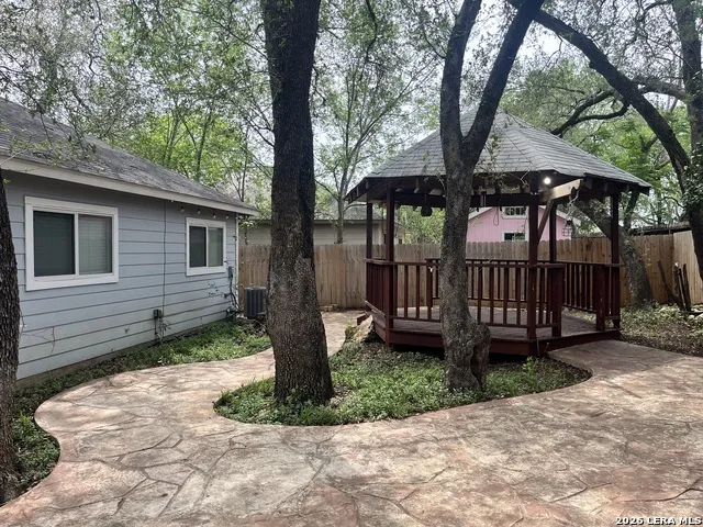 16131 IKE LN Selma, TX 78154