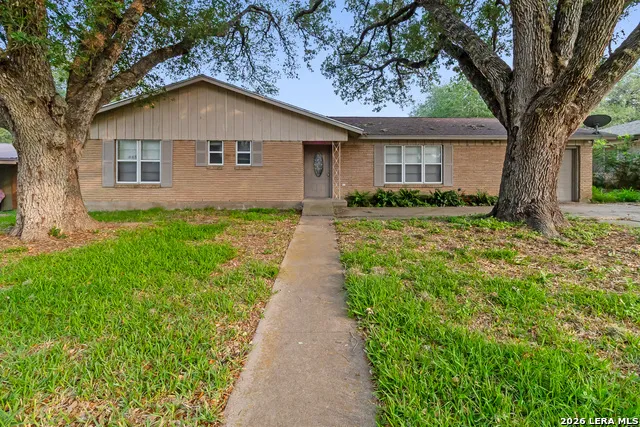 1410 ORIOLE LN Beeville, TX 78102