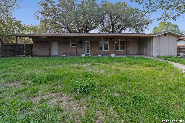 1410 ORIOLE LN Beeville, TX 78102
