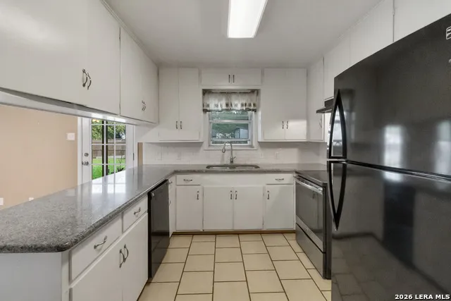 1410 ORIOLE LN Beeville, TX 78102