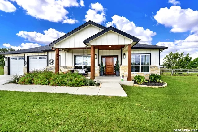 492 SPANISH GRANT CIR Bandera, TX 78003