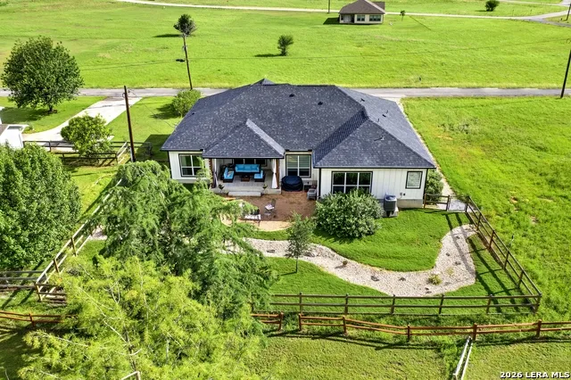 492 SPANISH GRANT CIR Bandera, TX 78003