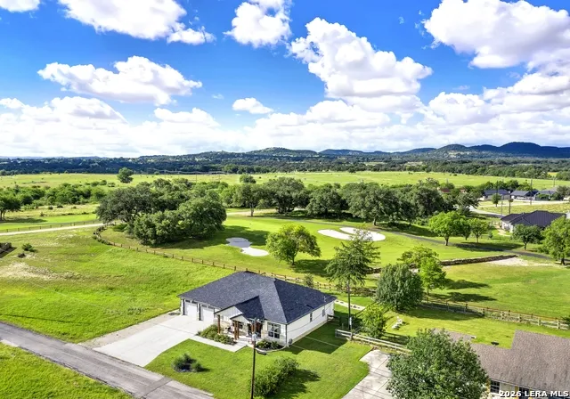 492 SPANISH GRANT CIR Bandera, TX 78003