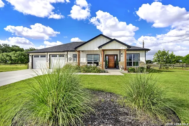 492 SPANISH GRANT CIR Bandera, TX 78003