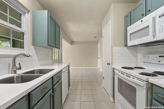 211 DOESKIN DR Boerne, TX 78006