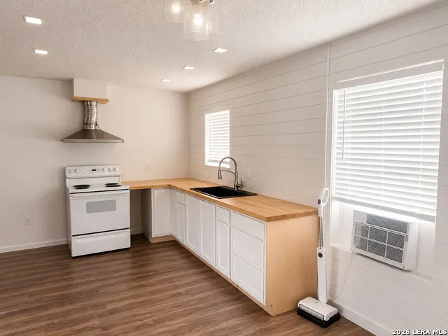 505 W Fm 140 Christine, TX 78012
