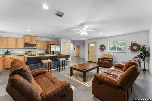 735 Green Castle Pl Canyon Lake, TX 78133