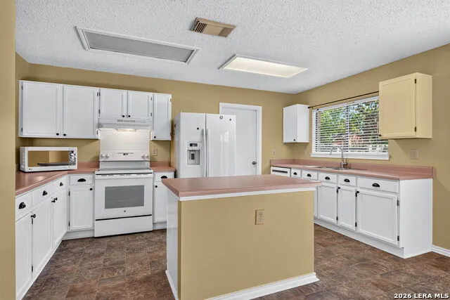 6350 REGENCY LN San Antonio, TX 78249