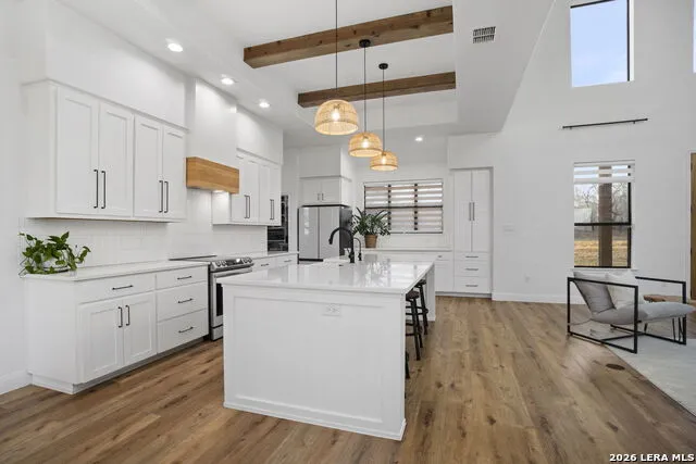 204 OAK FIELDS DR Floresville, TX 78114