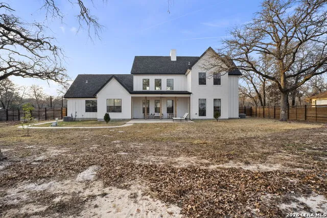 204 OAK FIELDS DR Floresville, TX 78114