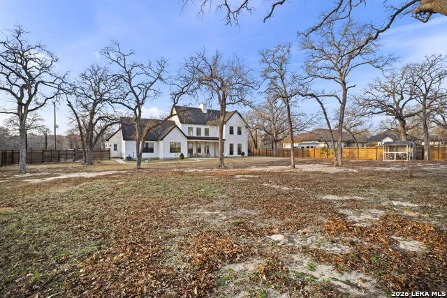 204 OAK FIELDS DR Floresville, TX 78114