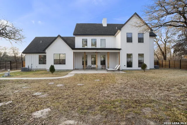 204 OAK FIELDS DR Floresville, TX 78114