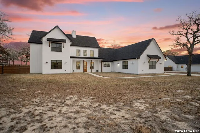 204 OAK FIELDS DR Floresville, TX 78114