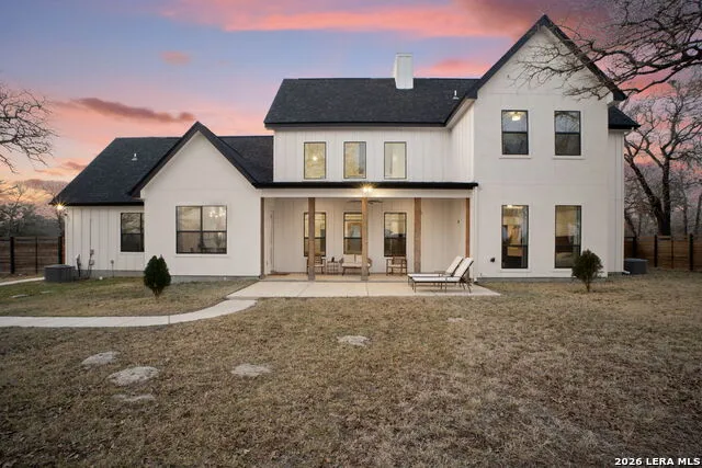 204 OAK FIELDS DR Floresville, TX 78114