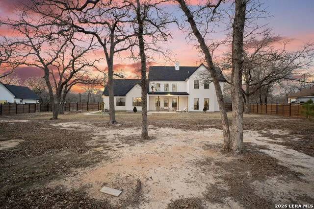 204 OAK FIELDS DR Floresville, TX 78114