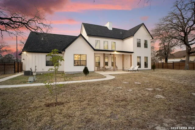 204 OAK FIELDS DR Floresville, TX 78114