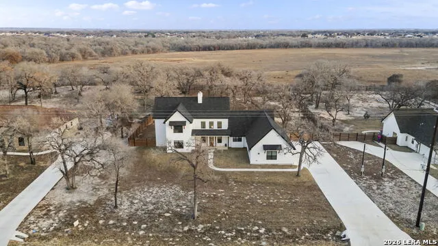 204 OAK FIELDS DR Floresville, TX 78114