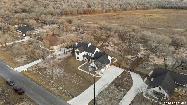 204 OAK FIELDS DR Floresville, TX 78114