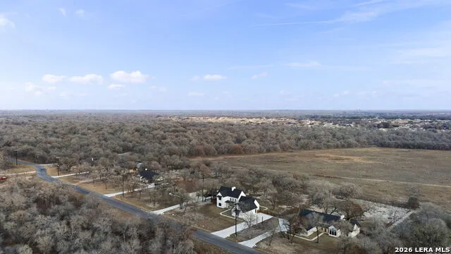204 OAK FIELDS DR Floresville, TX 78114