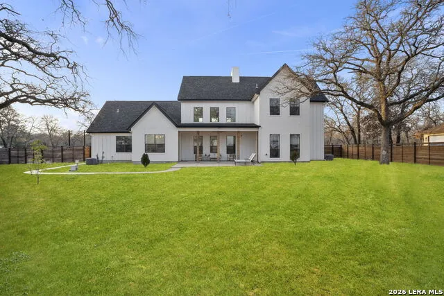 204 OAK FIELDS DR Floresville, TX 78114