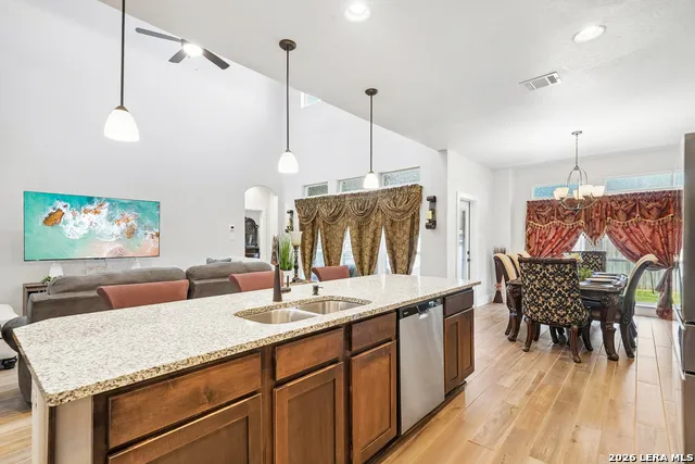 2564 Ayers Dr Seguin, TX 78155