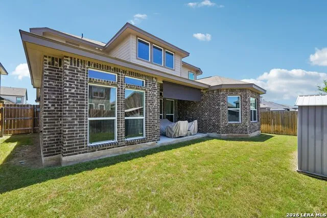 2564 Ayers Dr Seguin, TX 78155