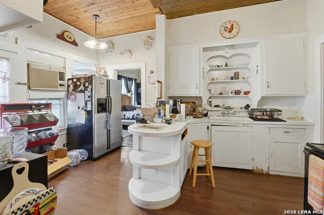 211 E 4th St Nixon, TX 78140