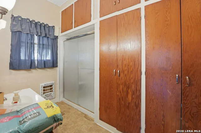 211 E 4th St Nixon, TX 78140