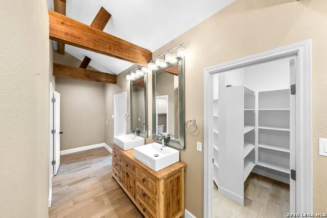 147 Rambling Trl La Vernia, TX 78121