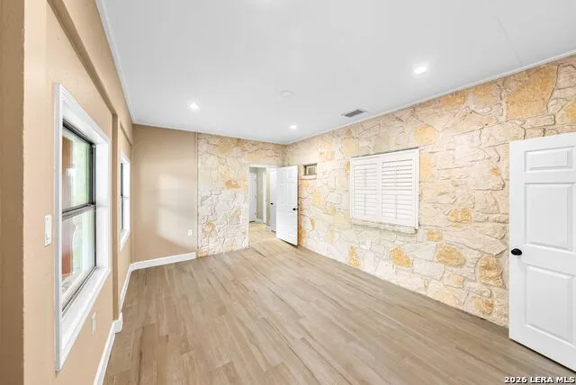 147 Rambling Trl La Vernia, TX 78121