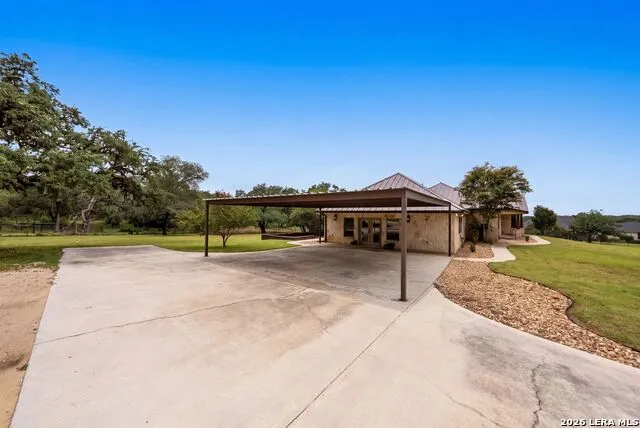 147 Rambling Trl La Vernia, TX 78121