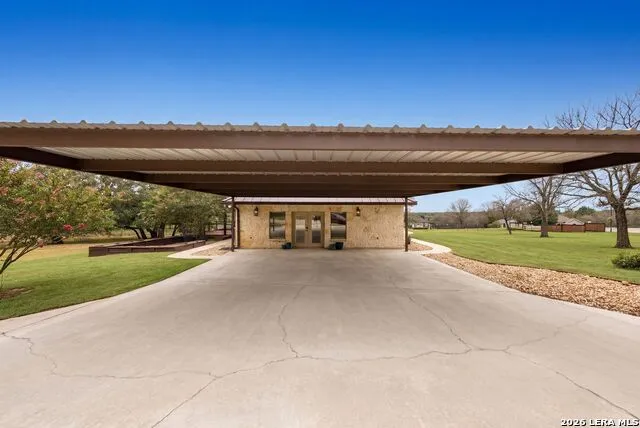 147 Rambling Trl La Vernia, TX 78121