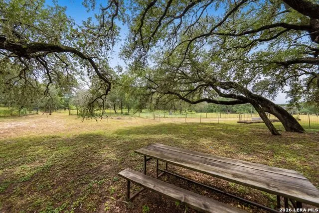147 Rambling Trl La Vernia, TX 78121