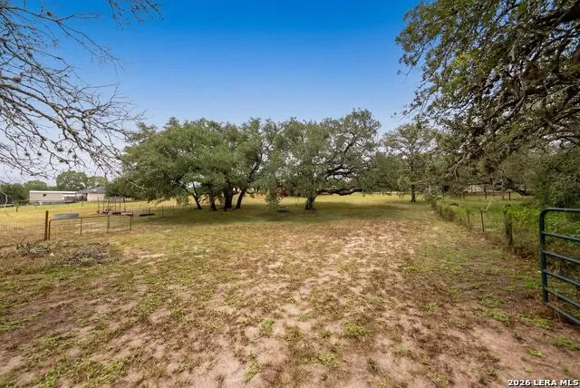 147 Rambling Trl La Vernia, TX 78121