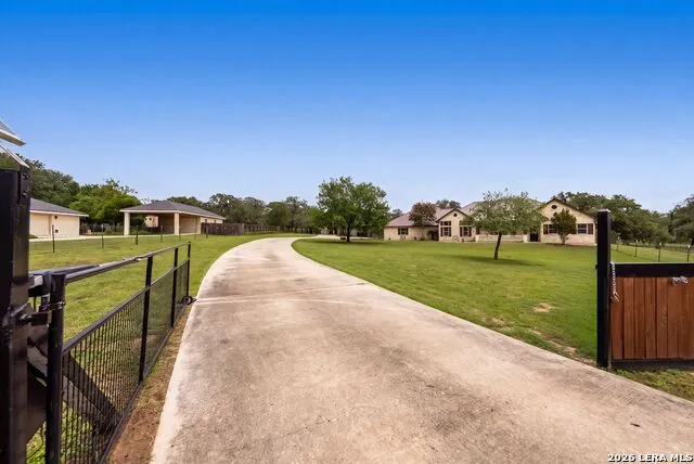 147 Rambling Trl La Vernia, TX 78121