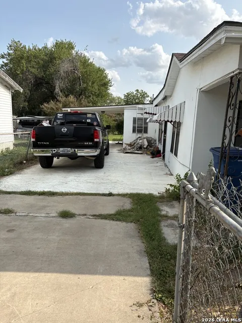 206 IKE ST San Antonio, TX 78211