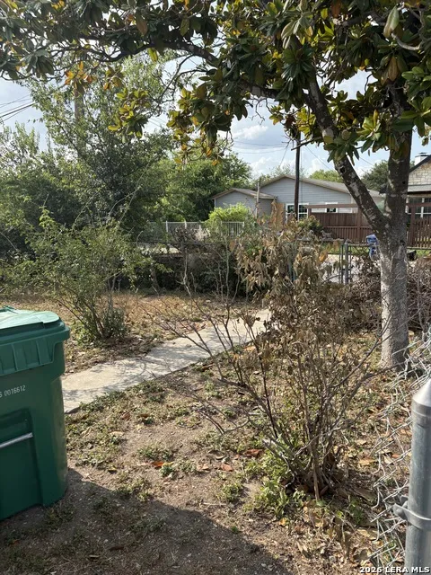 206 IKE ST San Antonio, TX 78211
