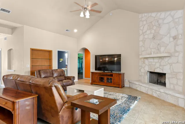 1143 CODY LN Marion, TX 78124