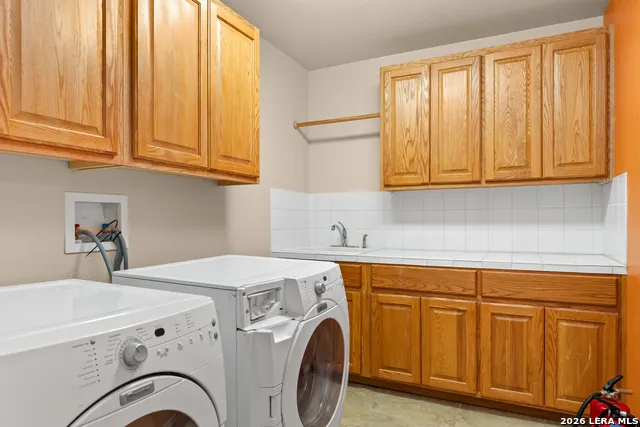 1143 CODY LN Marion, TX 78124