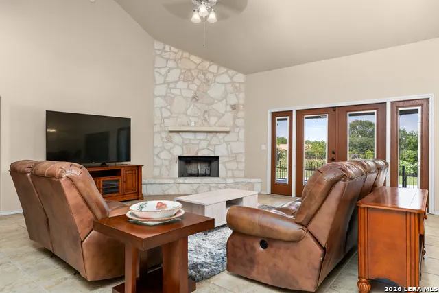 1143 CODY LN Marion, TX 78124